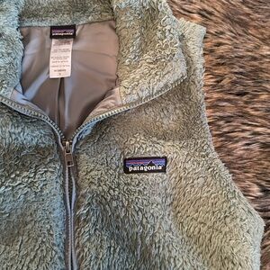 Patagonia size small green furry vest